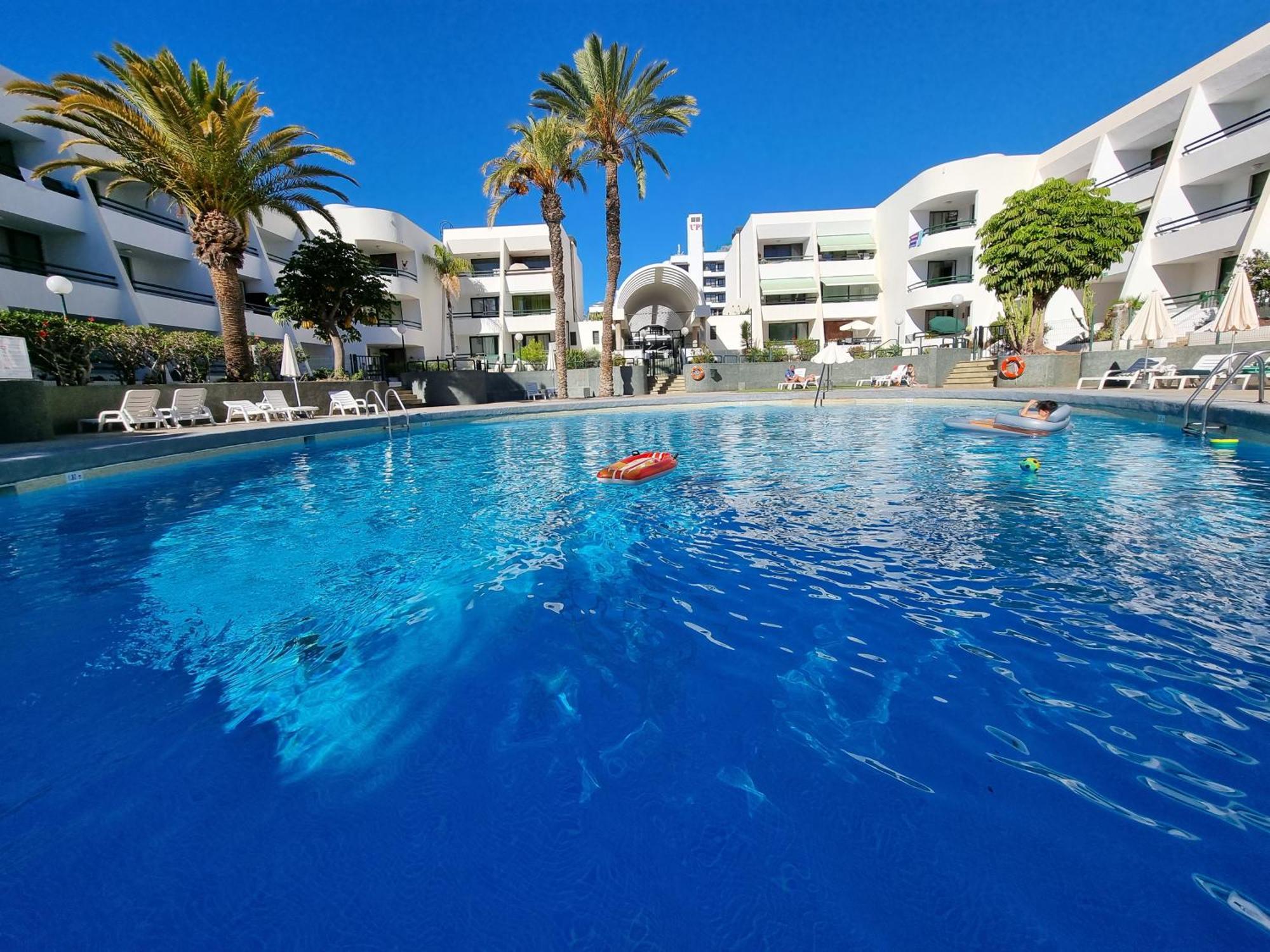 Casa Palmera 2 Only 150 Meters To The Beach, Heated Pool, Wifi, Sat-Tv, Terrace, Central Location, Washing Machine *